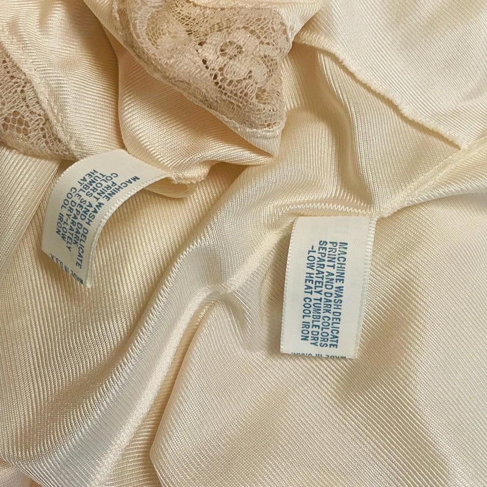 VANITY FAIR VINTAGE IVORY NIGHTGOWN SET SIZE SMALL